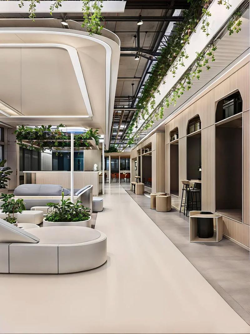 綠意盎然的辦公室裝修設計效果圖案例 融合生態(tài)與現(xiàn)代的辦公空間設計