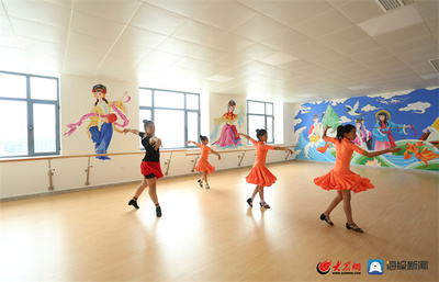 東營區(qū)龍居社區(qū)黨群服務(wù)中心見聞 兒童舞蹈表演服務(wù)點亮社區(qū)生活